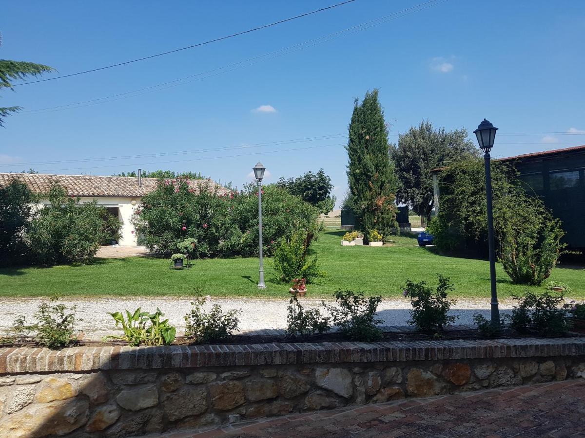 "La Grancia" Country House Guest House Treia Luaran gambar