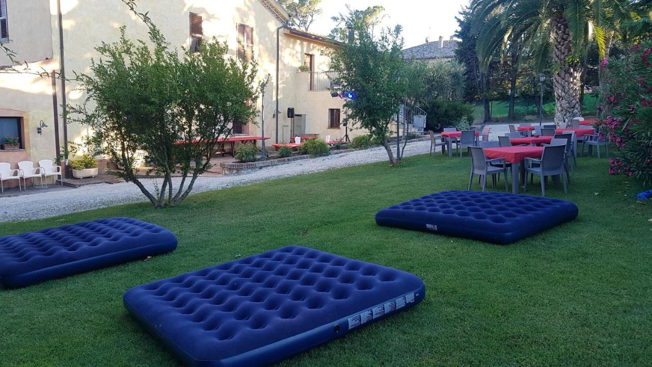 "La Grancia" Country House Guest House Treia Luaran gambar