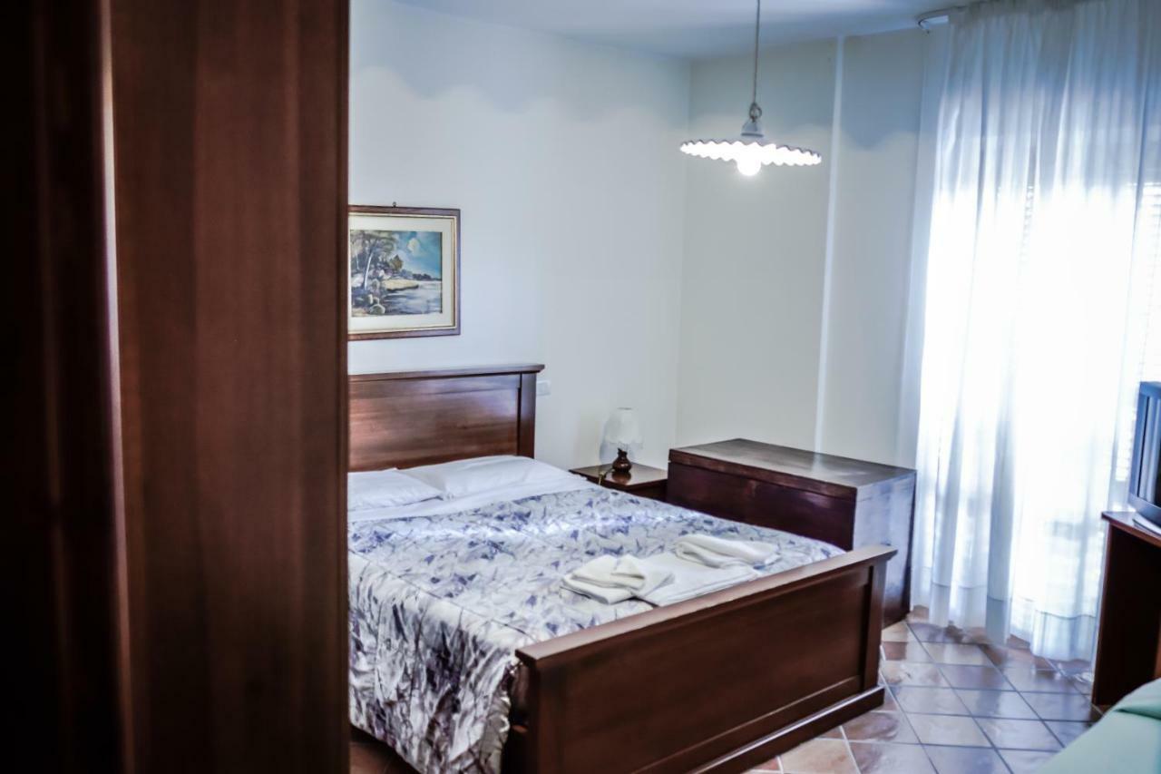 "La Grancia" Country House Guest House Treia Luaran gambar