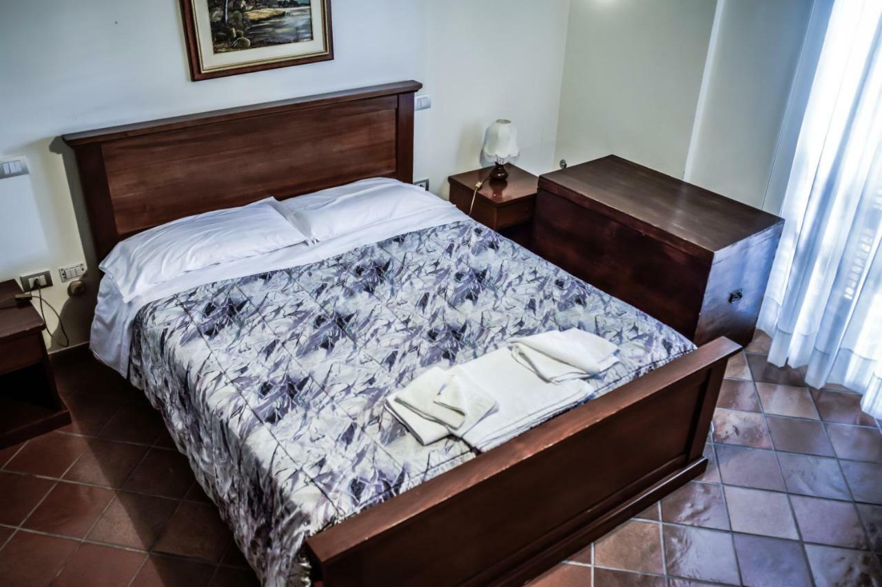 "La Grancia" Country House Guest House Treia Luaran gambar