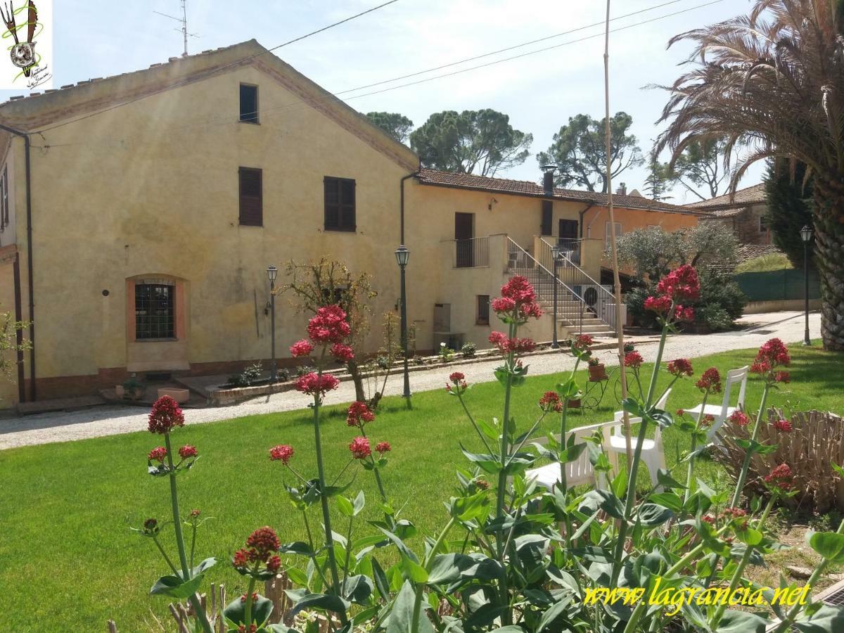 "La Grancia" Country House Guest House Treia Luaran gambar